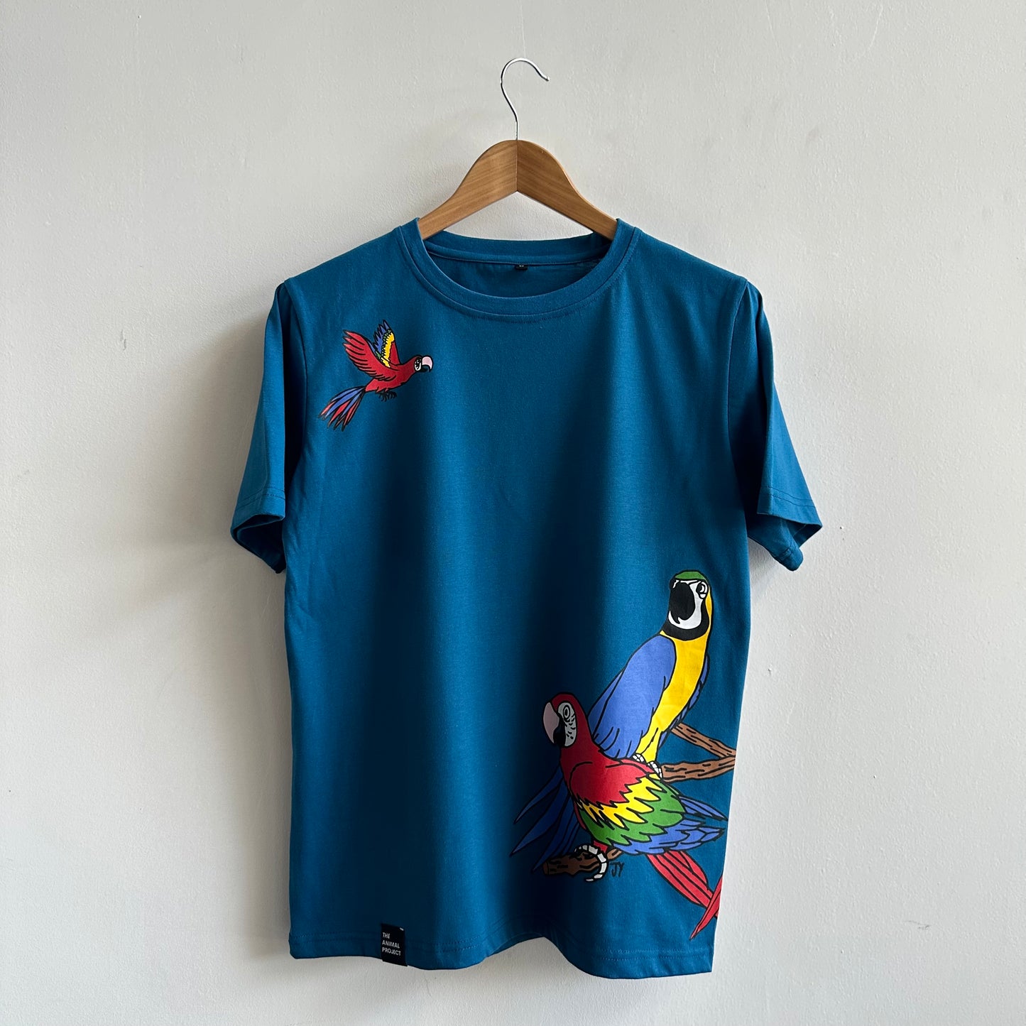 Unisex T-shirt - Macaw Design
